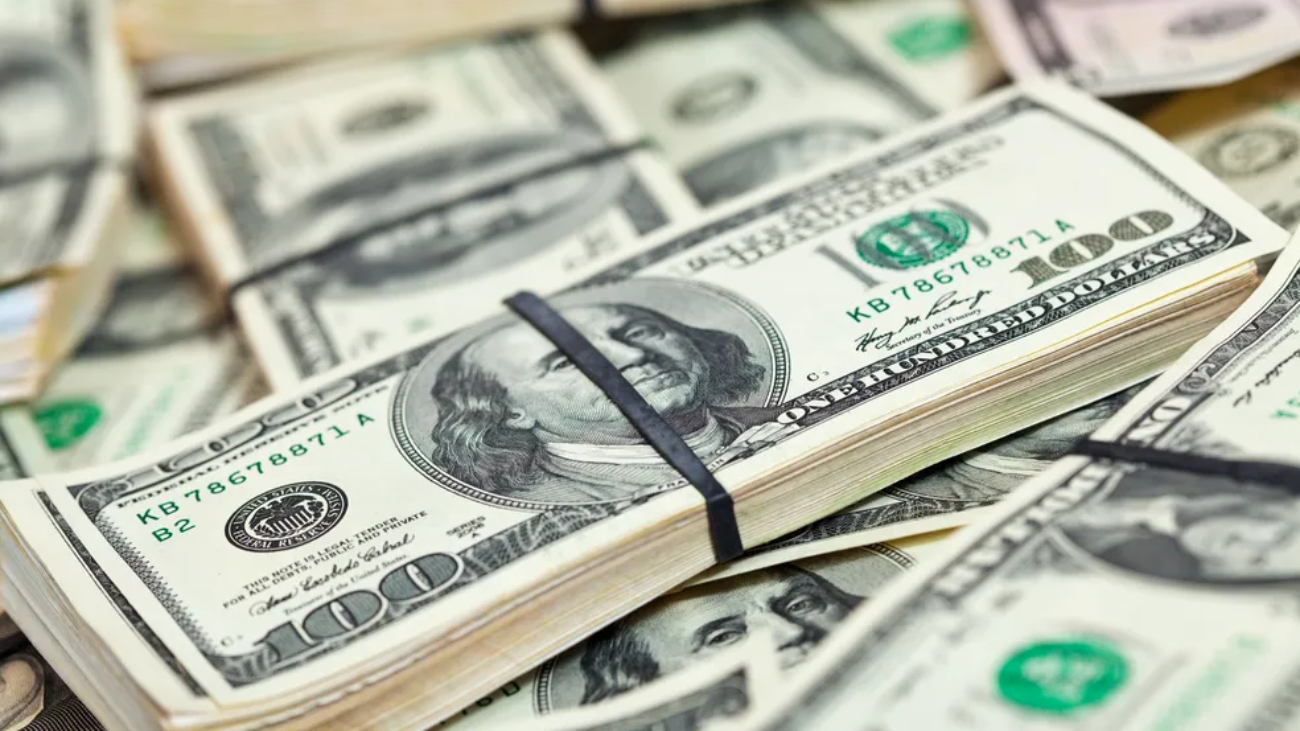 muitas-notas-de-dolares-dos-eua